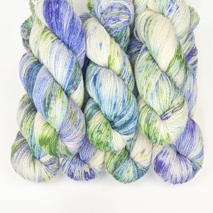 Hand Dyed / Painted Yarn | Fingering Weight | SW Merino / Bamboo | Mystique