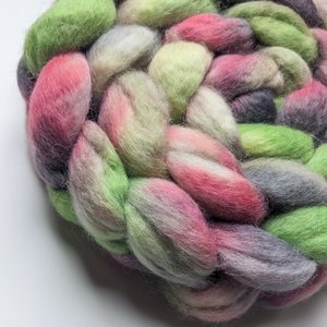 Hand Painted Top / Roving | Baby Alpaca | Mistletoe