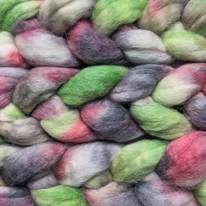 Hand Painted Top / Roving | Baby Alpaca | Mistletoe