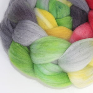 Hand Painted Top / Roving | 18.5 Micron Merino | Jingle Bells