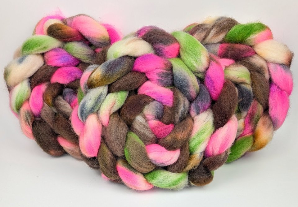Hand Painted Top / Roving | Finnish | Wild Rose