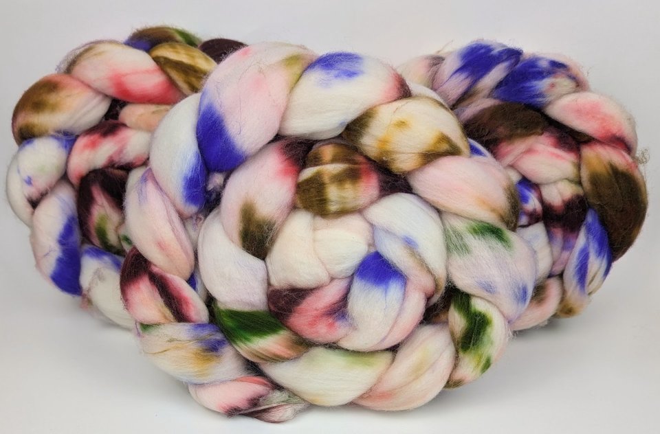 Hand Painted Top / Roving | Superwash 18.5 Micron Merino | Twilight Thicket
