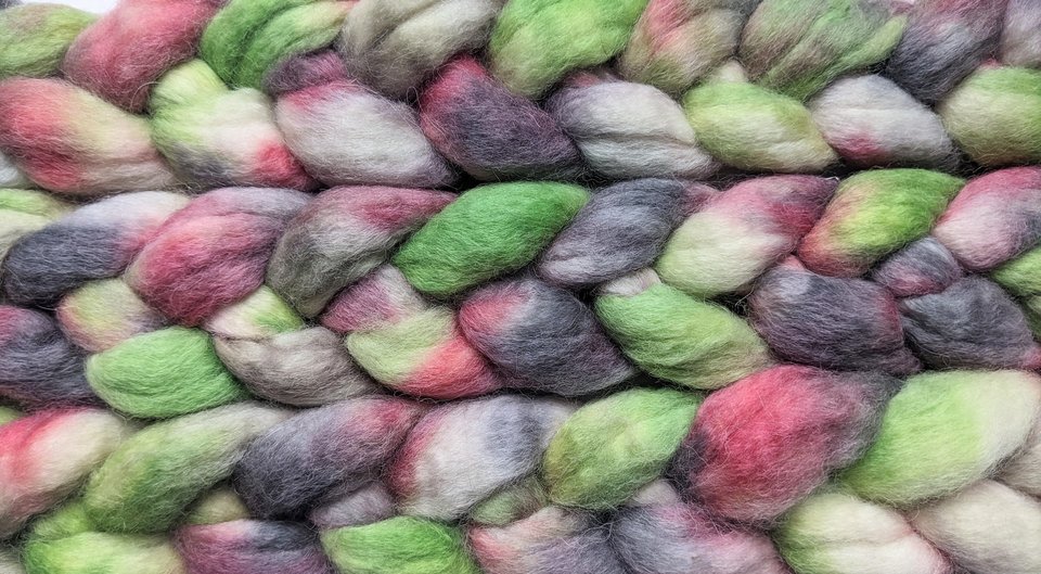 Hand Painted Top / Roving | Baby Alpaca | Mistletoe