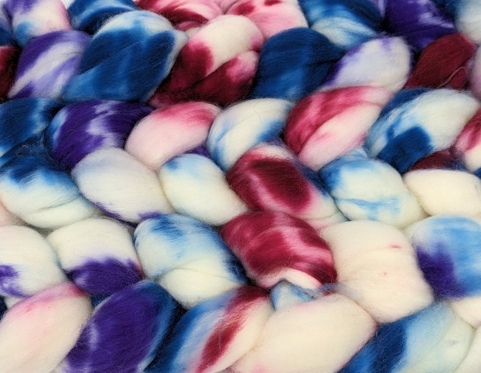 Hand Painted Top / Roving | Superwash 18.5 Micron Merino | Dream Scape