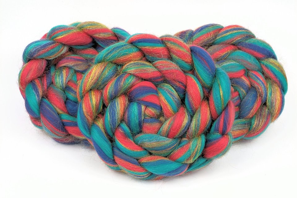 Merino / Firestar Roving - Combed Top - Commercially Blended - Spinning Fiber - Jingle Bells