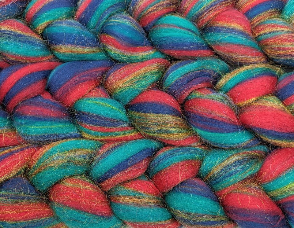 Merino / Firestar Roving - Combed Top - Commercially Blended - Spinning Fiber - Jingle Bells