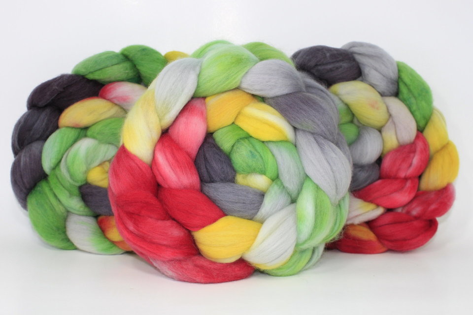 Hand Painted Top / Roving | 18.5 Micron Merino | Jingle Bells