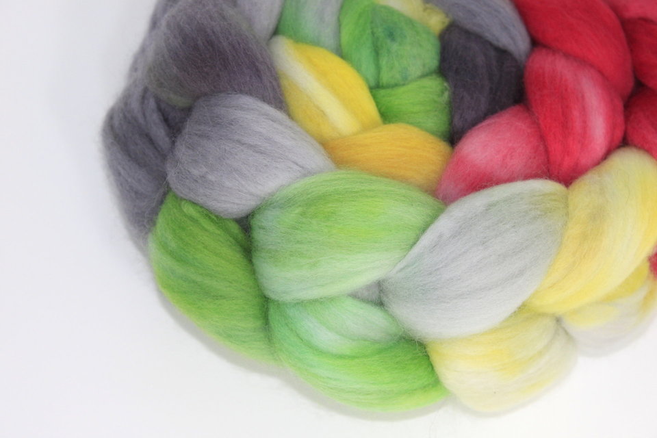 Hand Painted Top / Roving | 18.5 Micron Merino | Jingle Bells