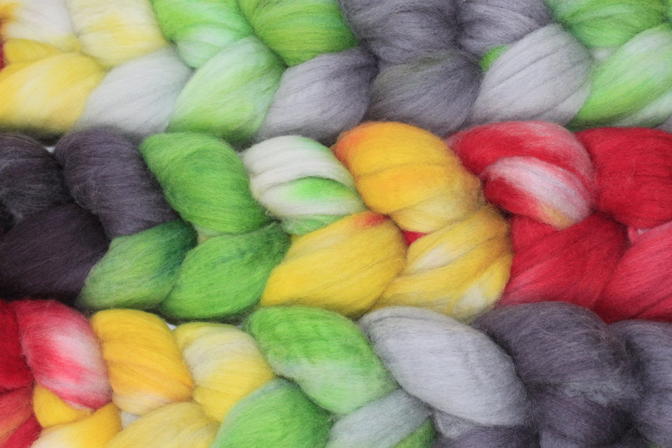 Hand Painted Top / Roving | 18.5 Micron Merino | Jingle Bells