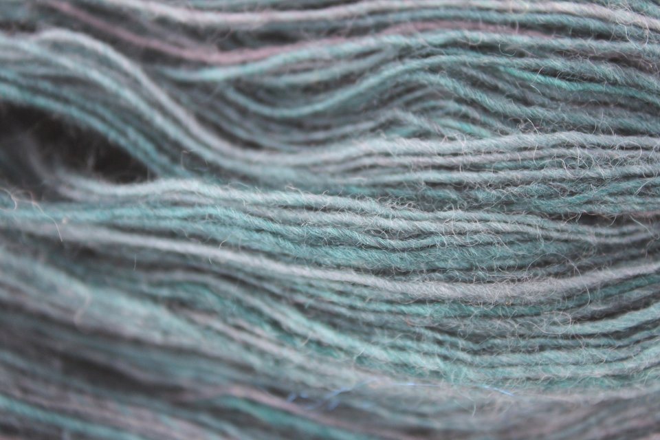 Handspun Yarn | Single Ply | Shetland | Cloudy Night